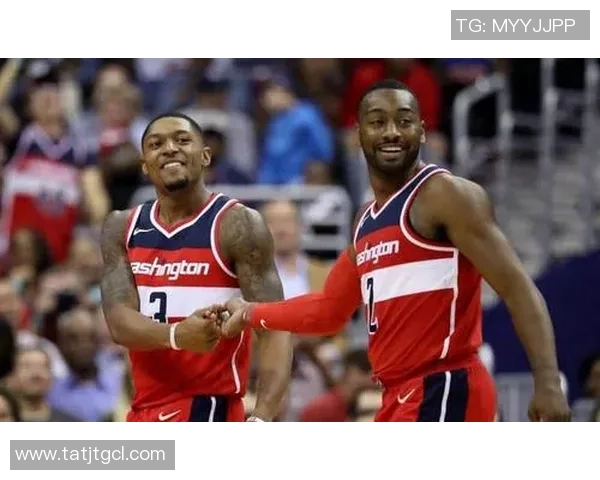 从绿茵场到解说席 球星退役后如何走上足球解说之路