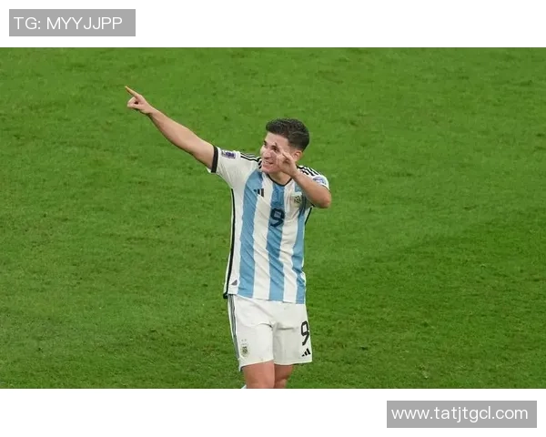 崛起的足球新星带领球队征战世界舞台的辉煌历程与未来展望 崛起的足球新星带领球队征战世界舞台的辉煌历程与未来展望