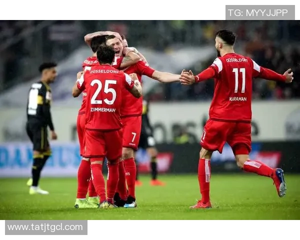 扎小辫的白人足球球星是谁 他在场上场下的独特魅力解析 扎小辫的白人足球球星是谁 他在场上场下的独特魅力解析