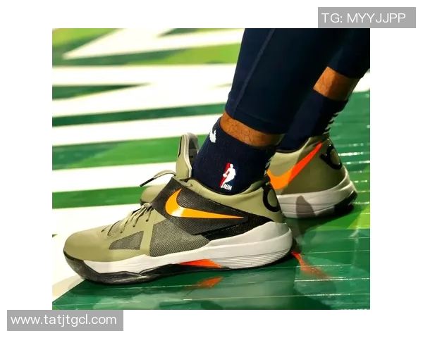 爱穿大一码足球鞋的球星们如何通过舒适与灵活性提升场上表现