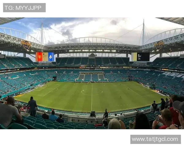 球场传奇风采尽显 足球巨星图集壁纸带你领略绿茵场上的荣耀时刻