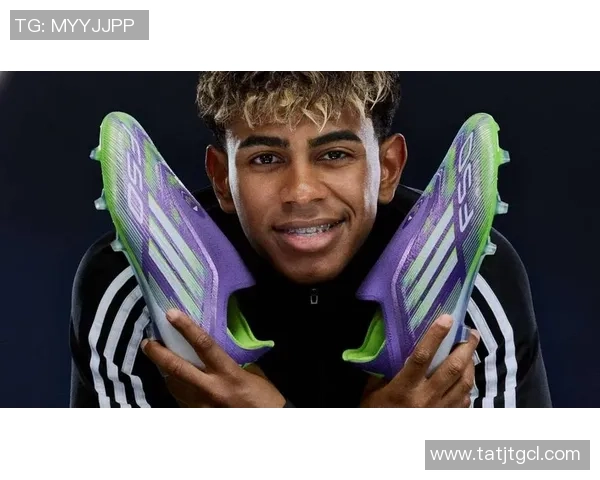 球星风采尽显 足球鞋助力冠军梦想全面升级