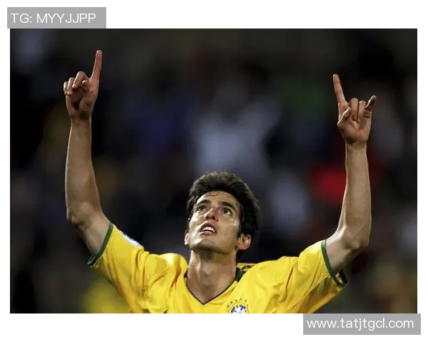 穿藏装亮相的足球球星引发热议 究竟是谁成为焦点人物