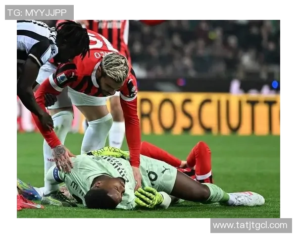 足球巨星比赛中意外受伤流血坚持拼搏感动全场球迷