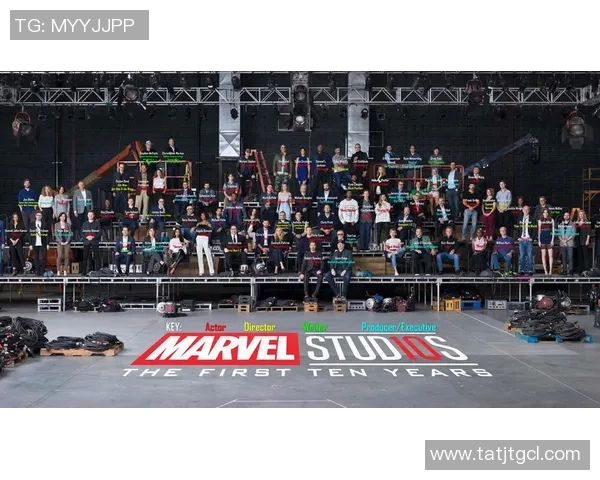 足球明星精彩合影壁纸展示 共赏绿茵场上的传奇时刻