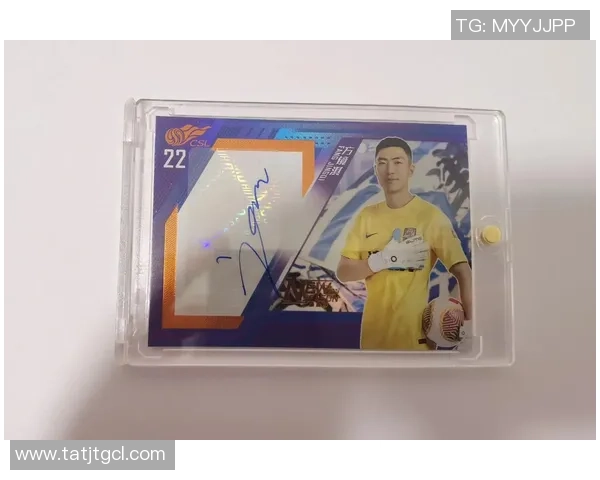 足球球星签名瞬间展现独特魅力见证球迷与偶像真情互动