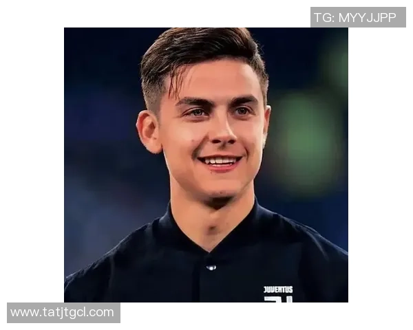 足球球星魅力展现：经典正方形头像，捕捉独特瞬间与无与伦比的风采